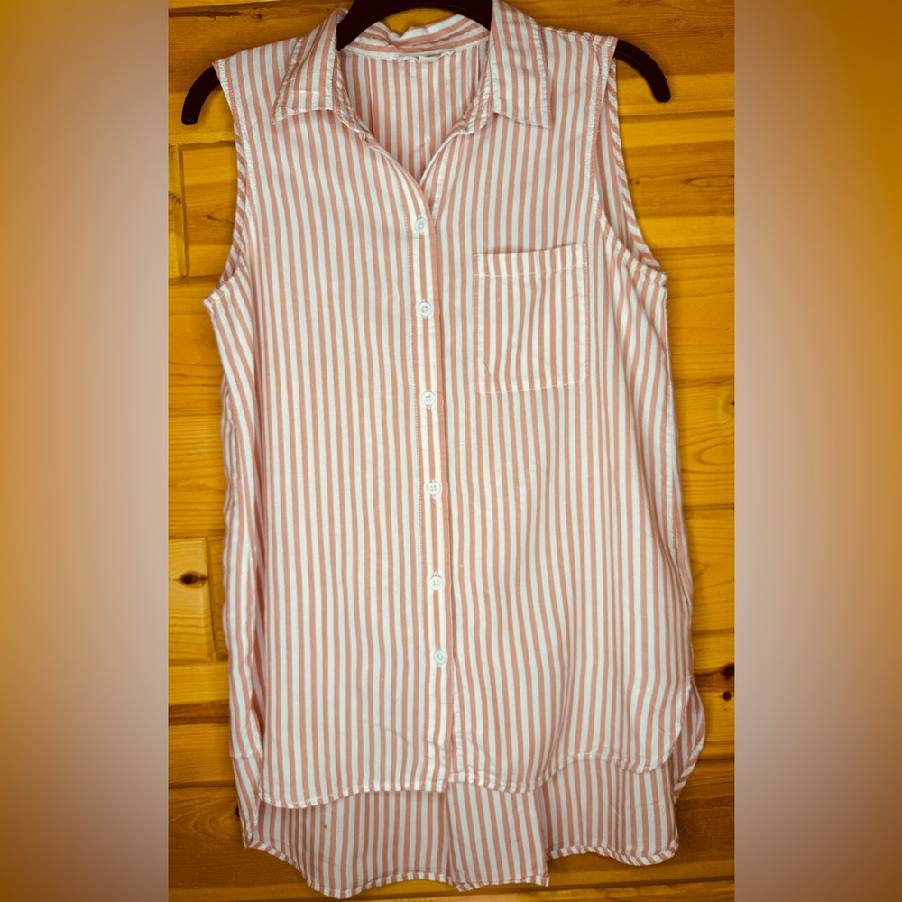 BeachLunchLounge High Low Blouse Coral and White Sleeveless Size Medium